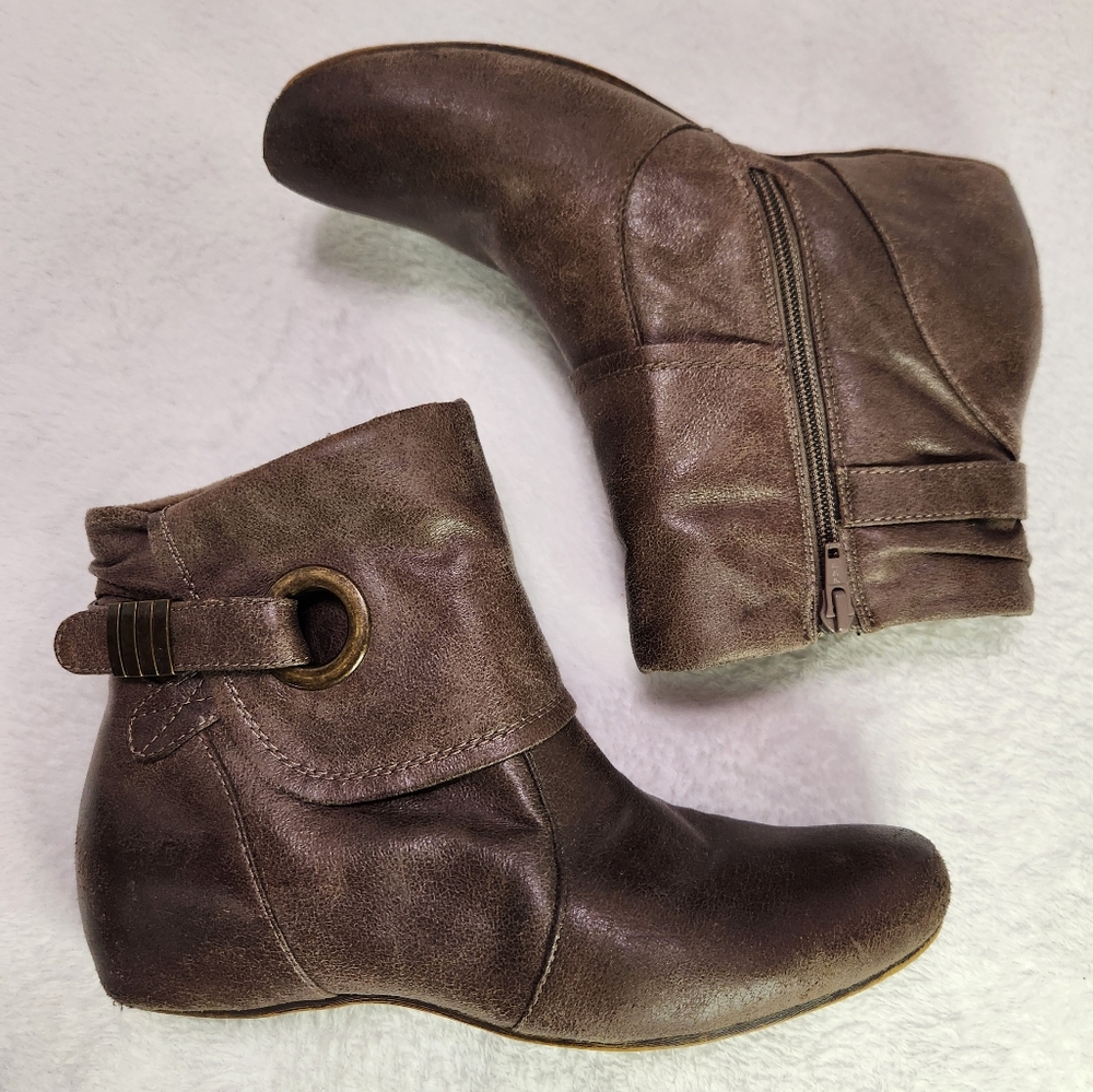 🐾 BareTraps Sandee Brown Faux Leather Hidden Wedge Booties Size 8½
